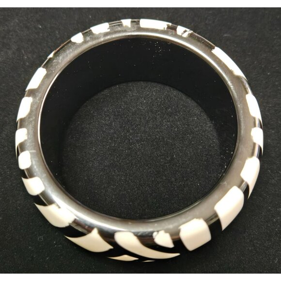 Mod Black and White Wide Acrylic Bangle Bracelet - Picture 3 of 4